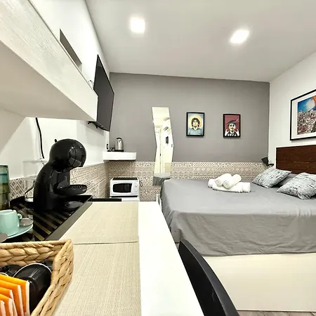 Partenope Ai Tribunali Apartamento