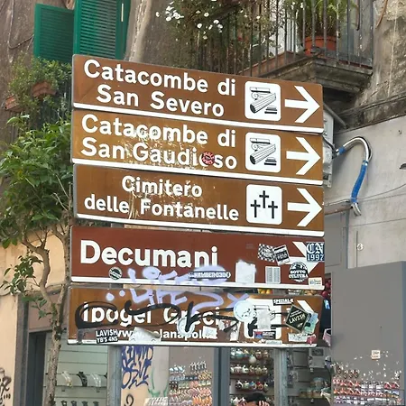 Partenope Ai Tribunali Apartamento *